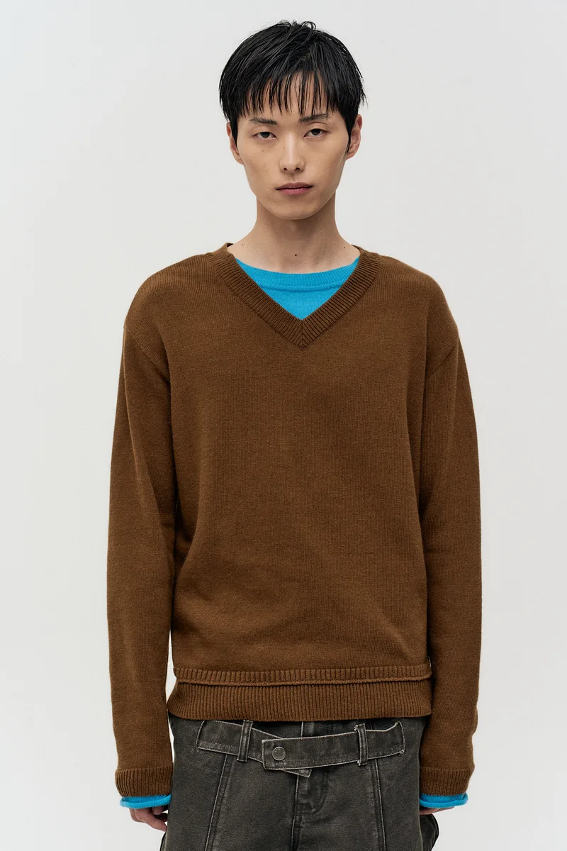 UNISEX LAYERED V-NECK SWEATER 4