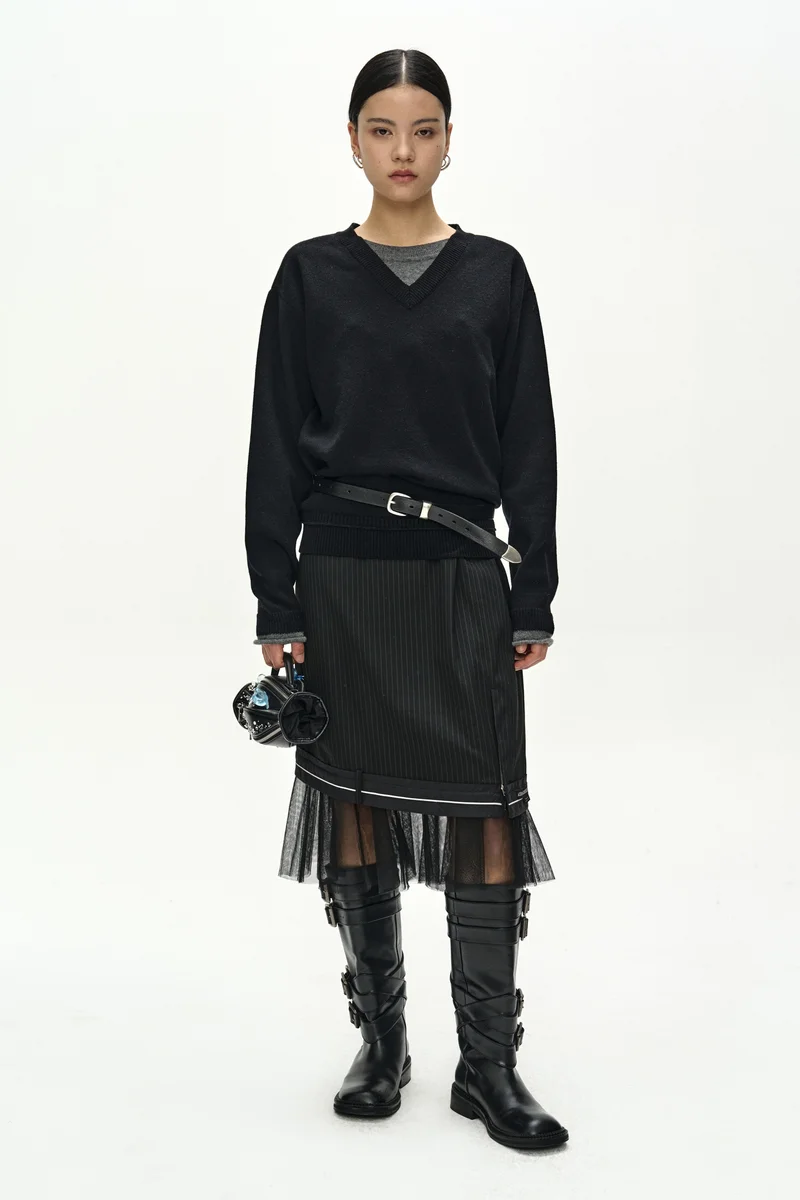 UNISEX LAYERED V-NECK SWEATER 3