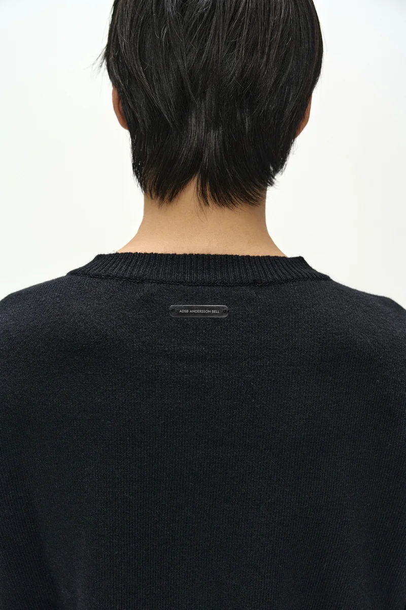 UNISEX LAYERED V-NECK SWEATER 10