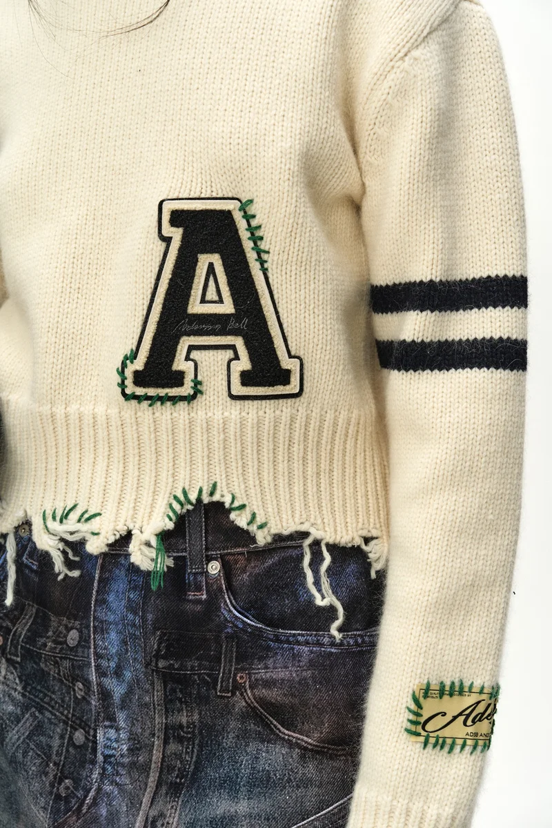 (ESSENTIAL) DISTRESSED VARSITY PATCH SWEATER 5