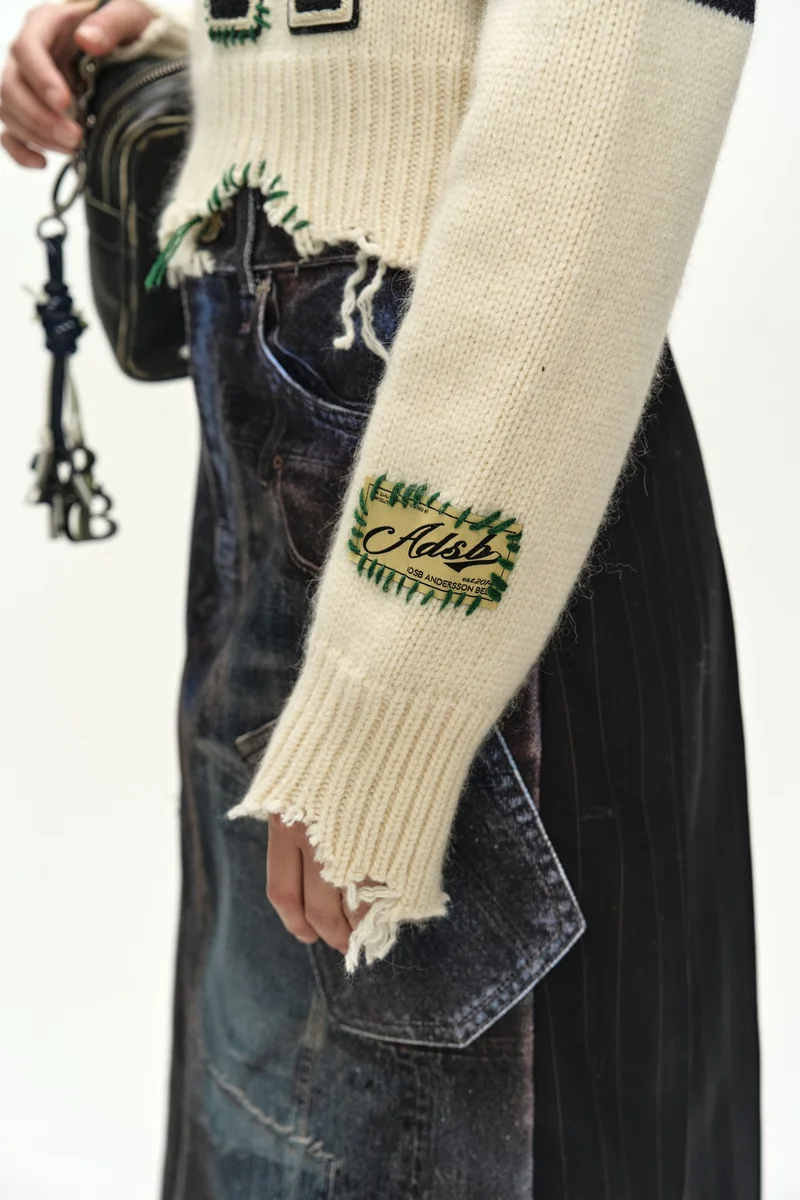 (ESSENTIAL) DISTRESSED VARSITY PATCH SWEATER 6
