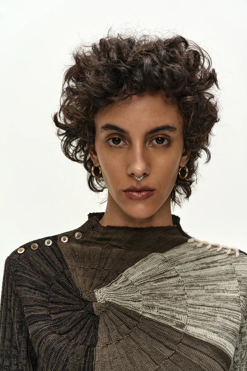 ASYMMETRIC TWIST BUTTON TOP 6