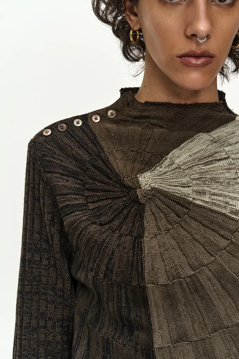 ASYMMETRIC TWIST BUTTON TOP 7