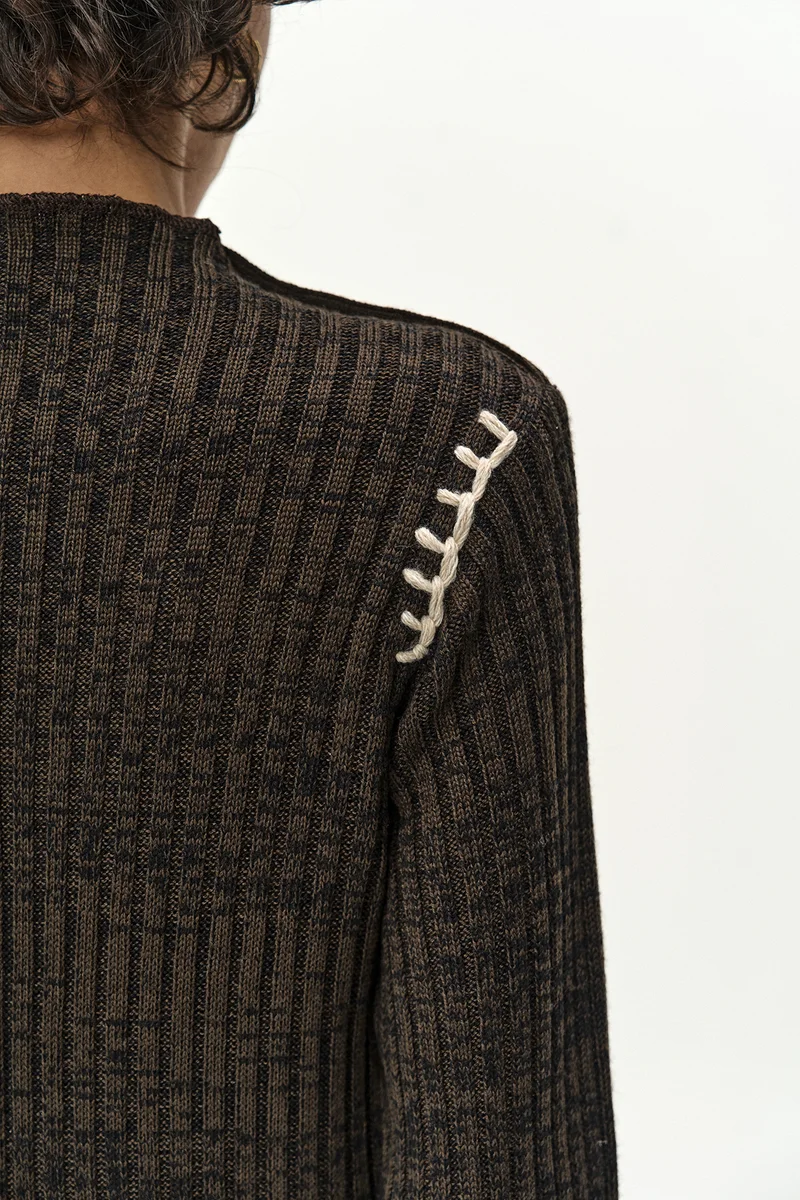 ASYMMETRIC TWIST BUTTON TOP 9