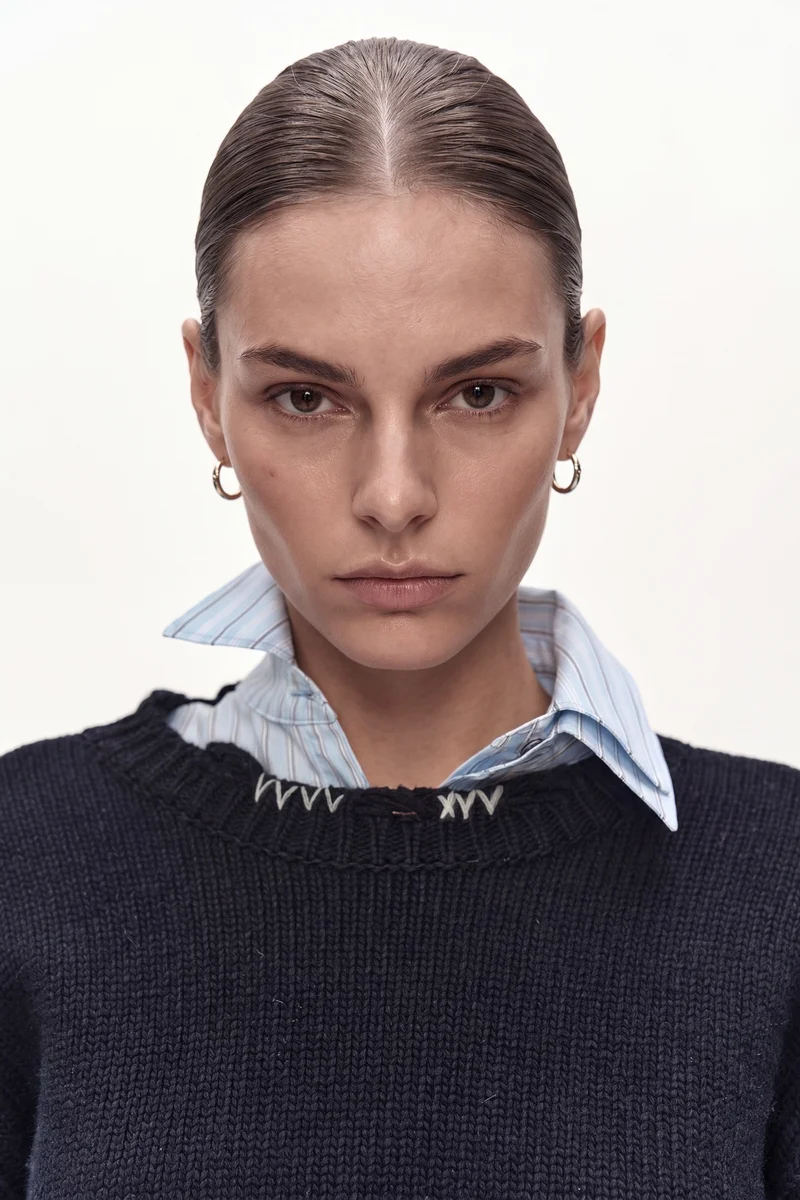 (ESSENTIAL) DISTRESSED VARSITY PATCH SWEATER 6
