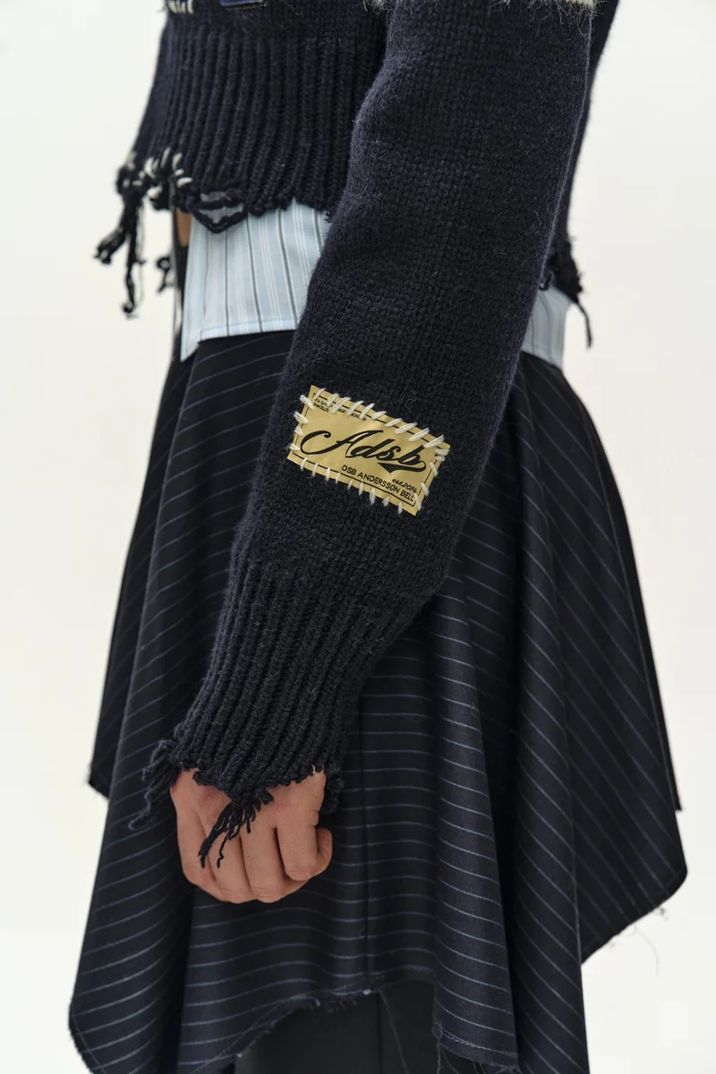 (ESSENTIAL) DISTRESSED VARSITY PATCH SWEATER 8