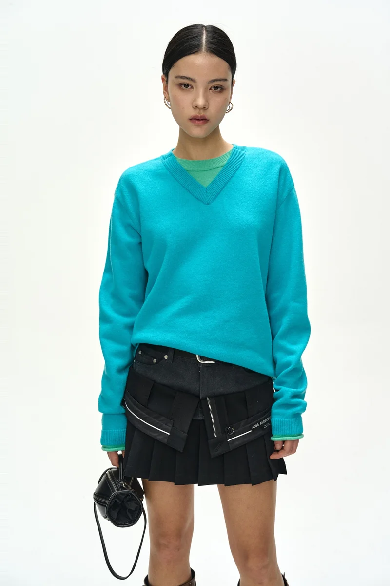 UNISEX LAYERED V-NECK SWEATER 6