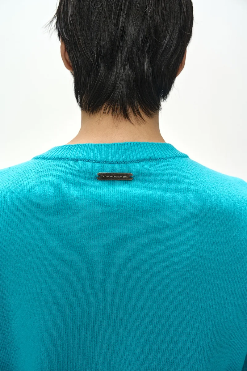 UNISEX LAYERED V-NECK SWEATER 10