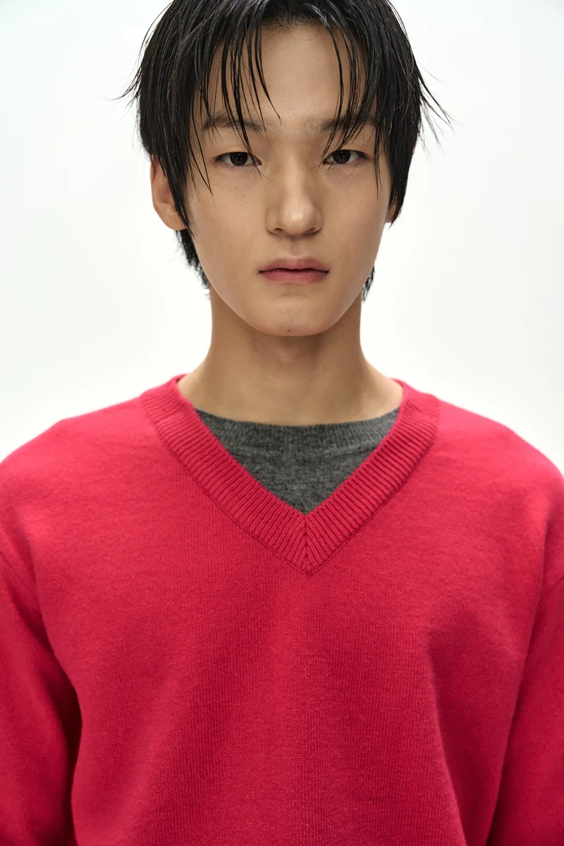 UNISEX LAYERED V-NECK SWEATER 7