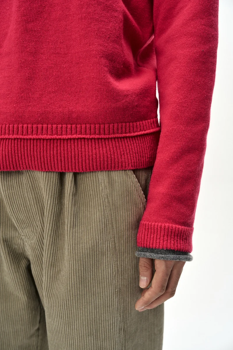UNISEX LAYERED V-NECK SWEATER 8