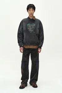 (ESSENTIAL) UNISEX SPRAY WASHED HEART MESSAGE SWEATSHIRT thumb 3