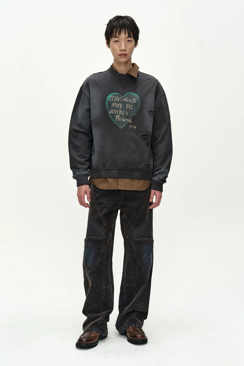 (ESSENTIAL) UNISEX SPRAY WASHED HEART MESSAGE SWEATSHIRT 3