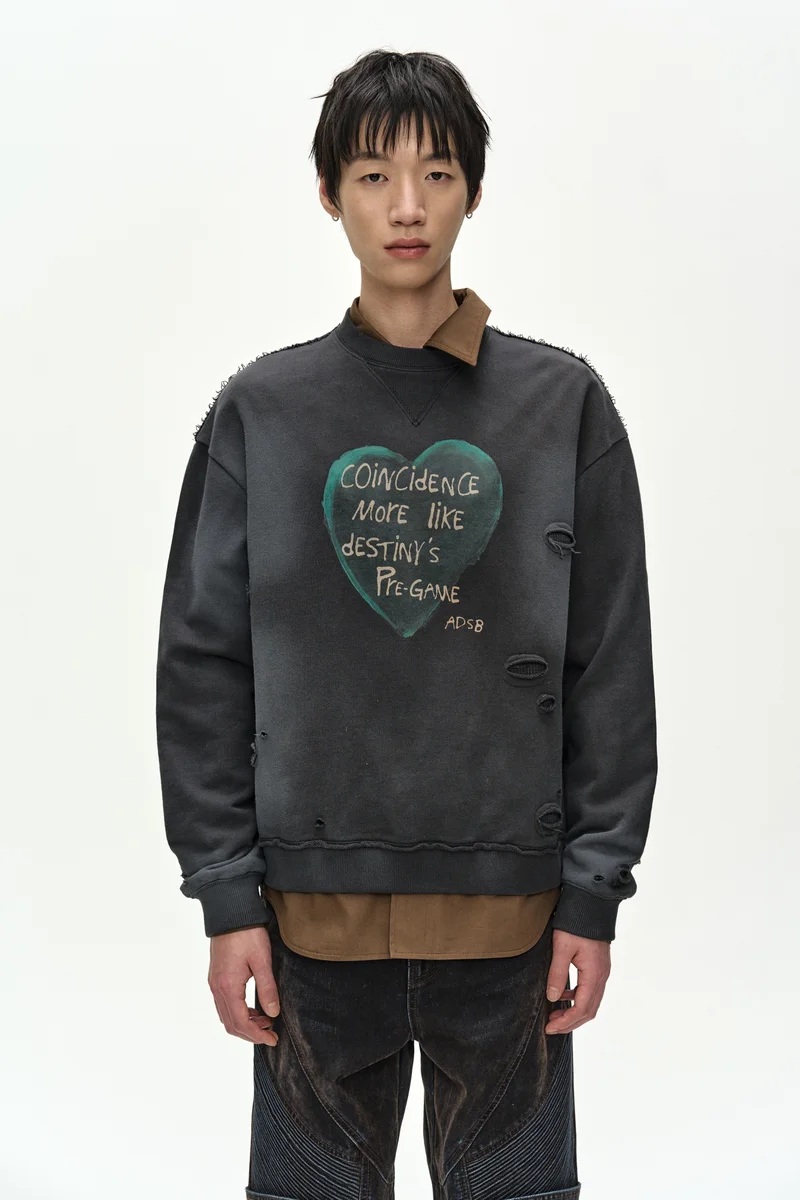 (ESSENTIAL) UNISEX SPRAY WASHED HEART MESSAGE SWEATSHIRT 6