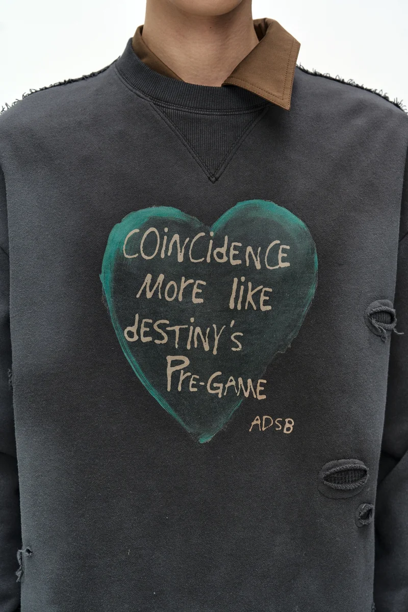 (ESSENTIAL) UNISEX SPRAY WASHED HEART MESSAGE SWEATSHIRT 7