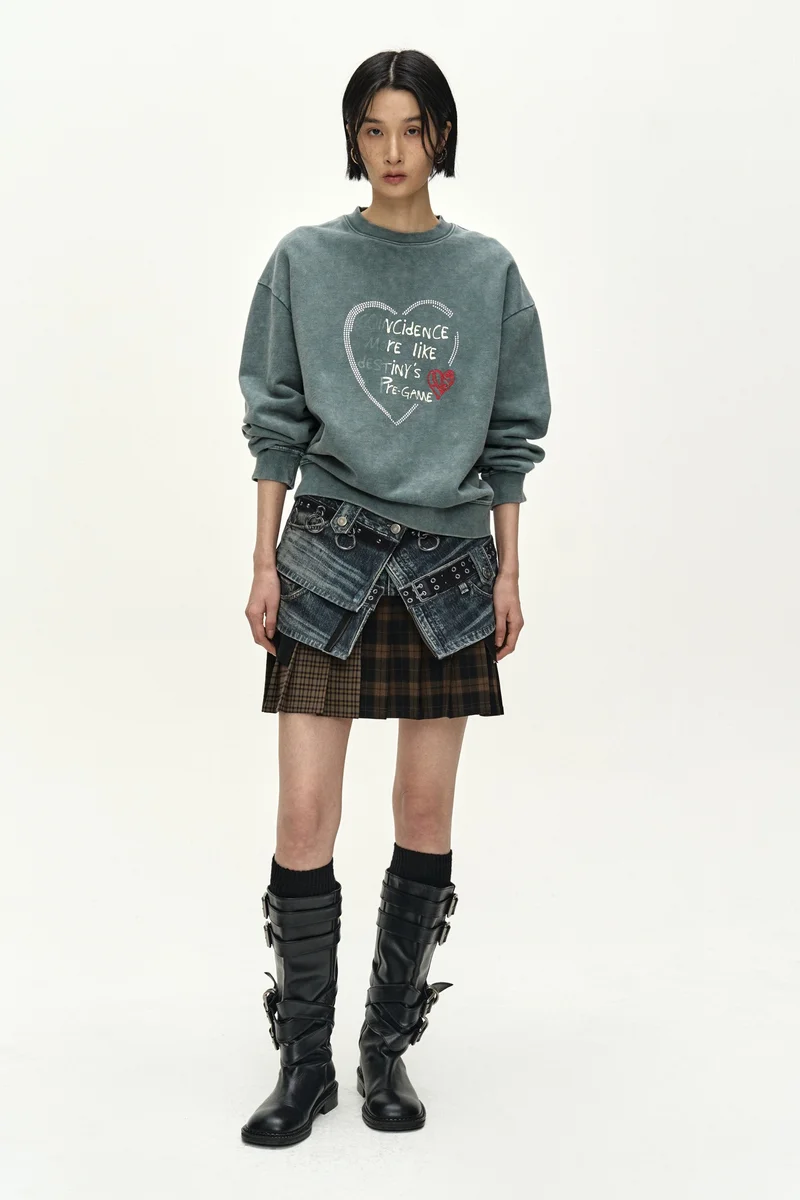 (ESSENTIAL) UNISEX HEART FIX SWEATSHIRT 1