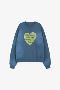(ESSENTIAL) UNISEX SPRAY WASHED HEART MESSAGE SWEATSHIRT