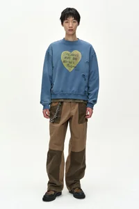 (ESSENTIAL) UNISEX SPRAY WASHED HEART MESSAGE SWEATSHIRT thumb 1