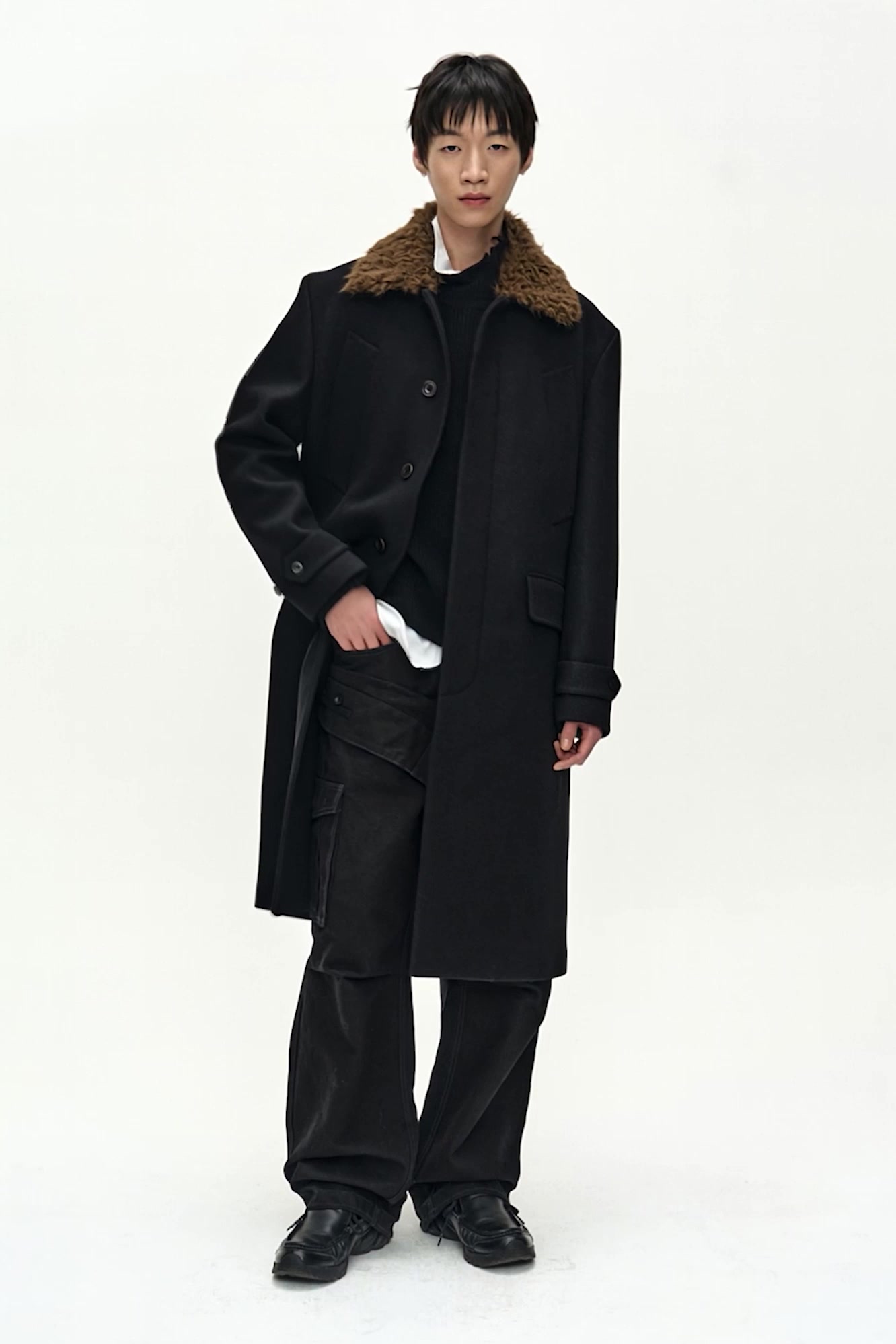DETACHABLE FUR COLLAR CHESTERFIELD COAT 動画