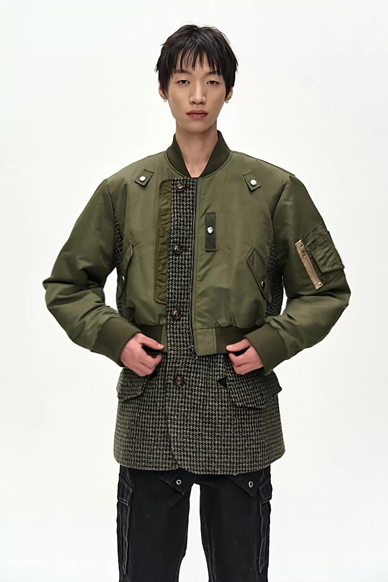 UNISEX DECONSTRUCTED LAYERED BOMBER COAT 動画