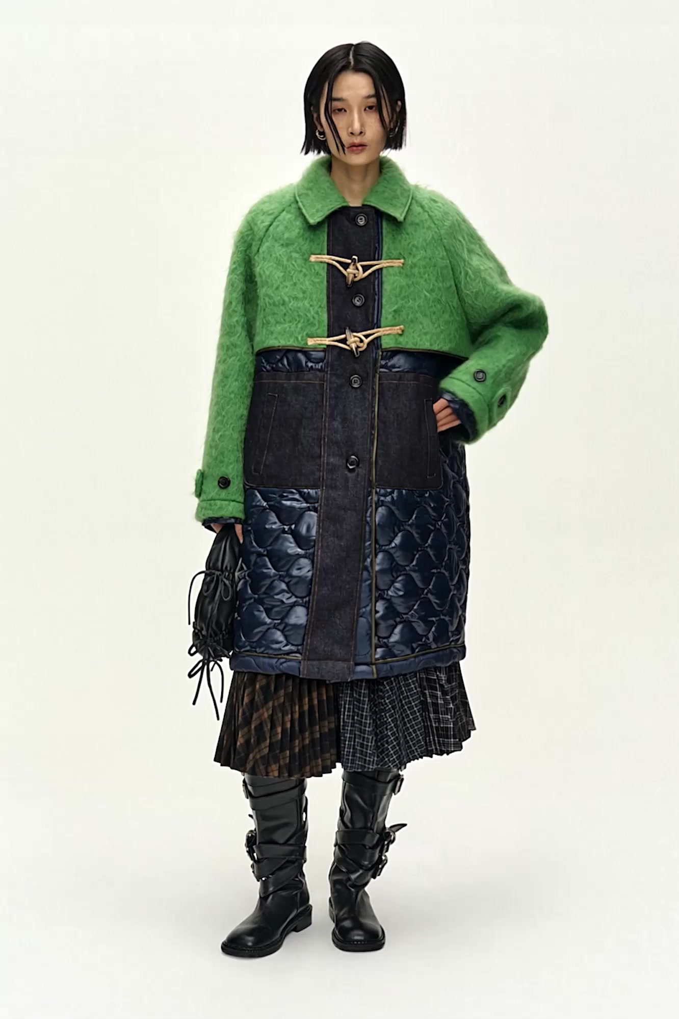 LAWN HAIRY WOOL QUILTED DUFFLE COAT 動画