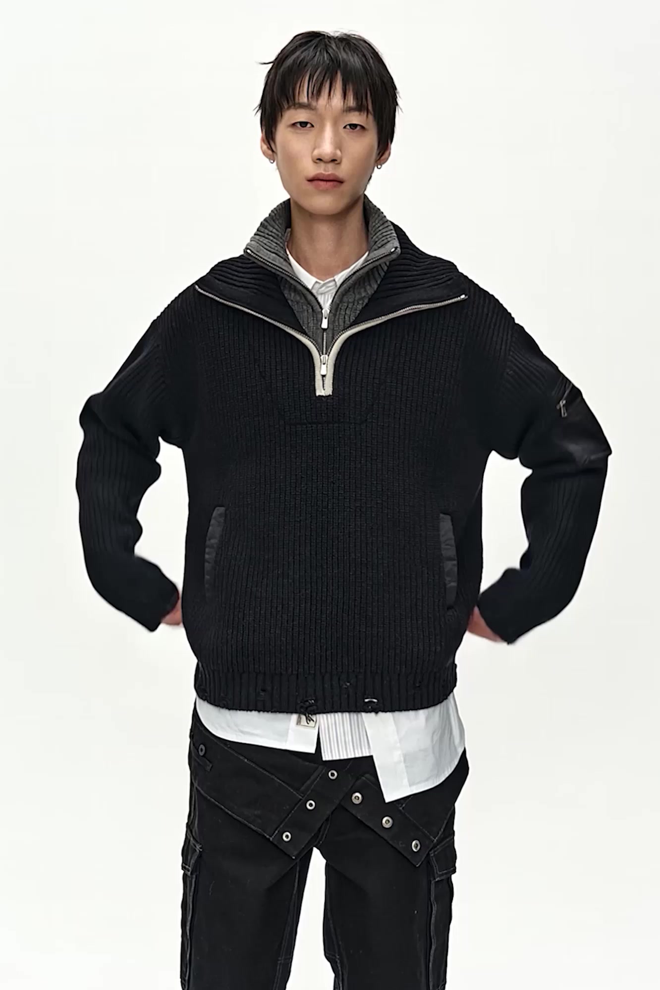 DOUBLE LAYERED QUARTER ZIP-UP SWEATER 動画