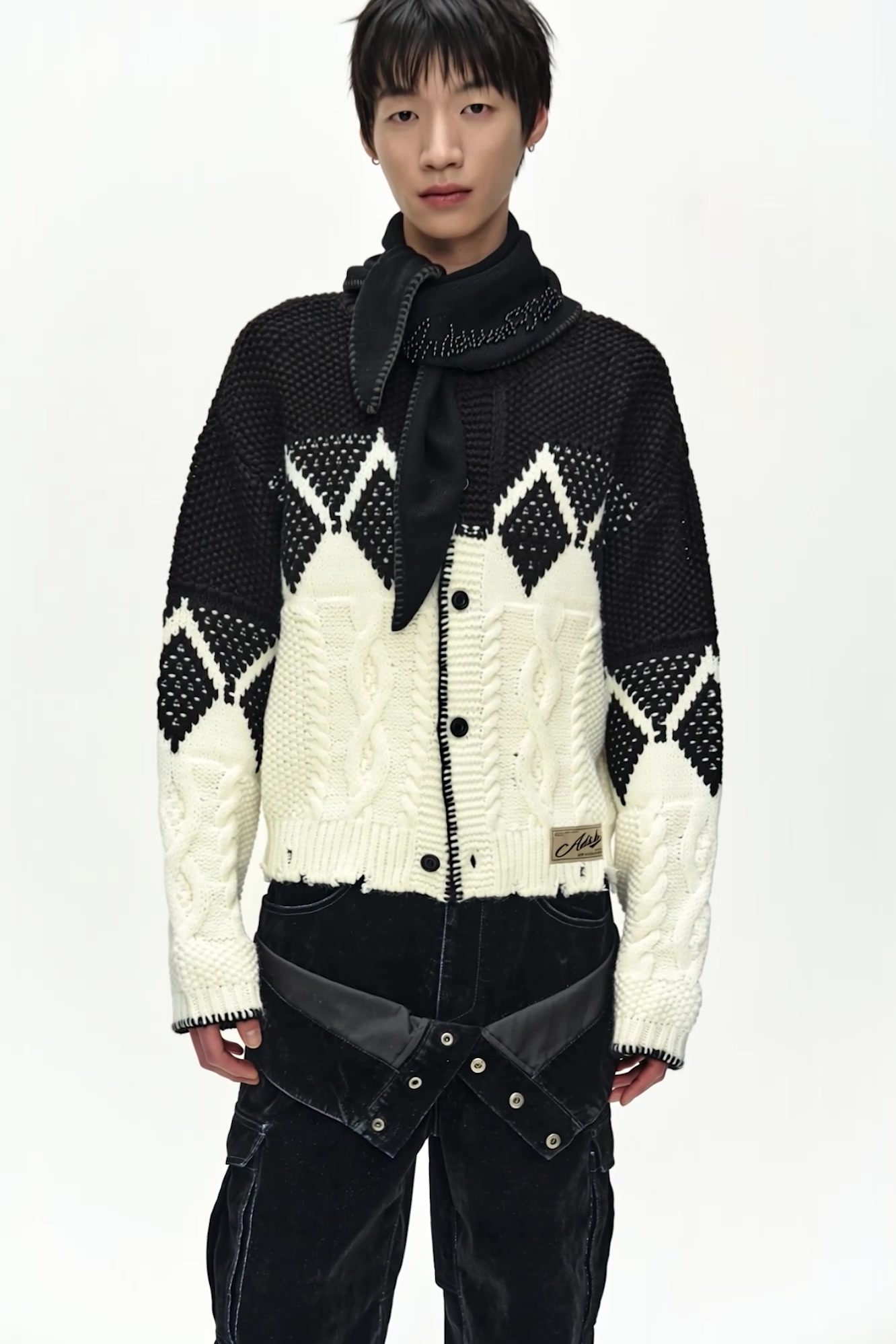 ARGYLE HEAVY WOOL CARDIGAN 動画