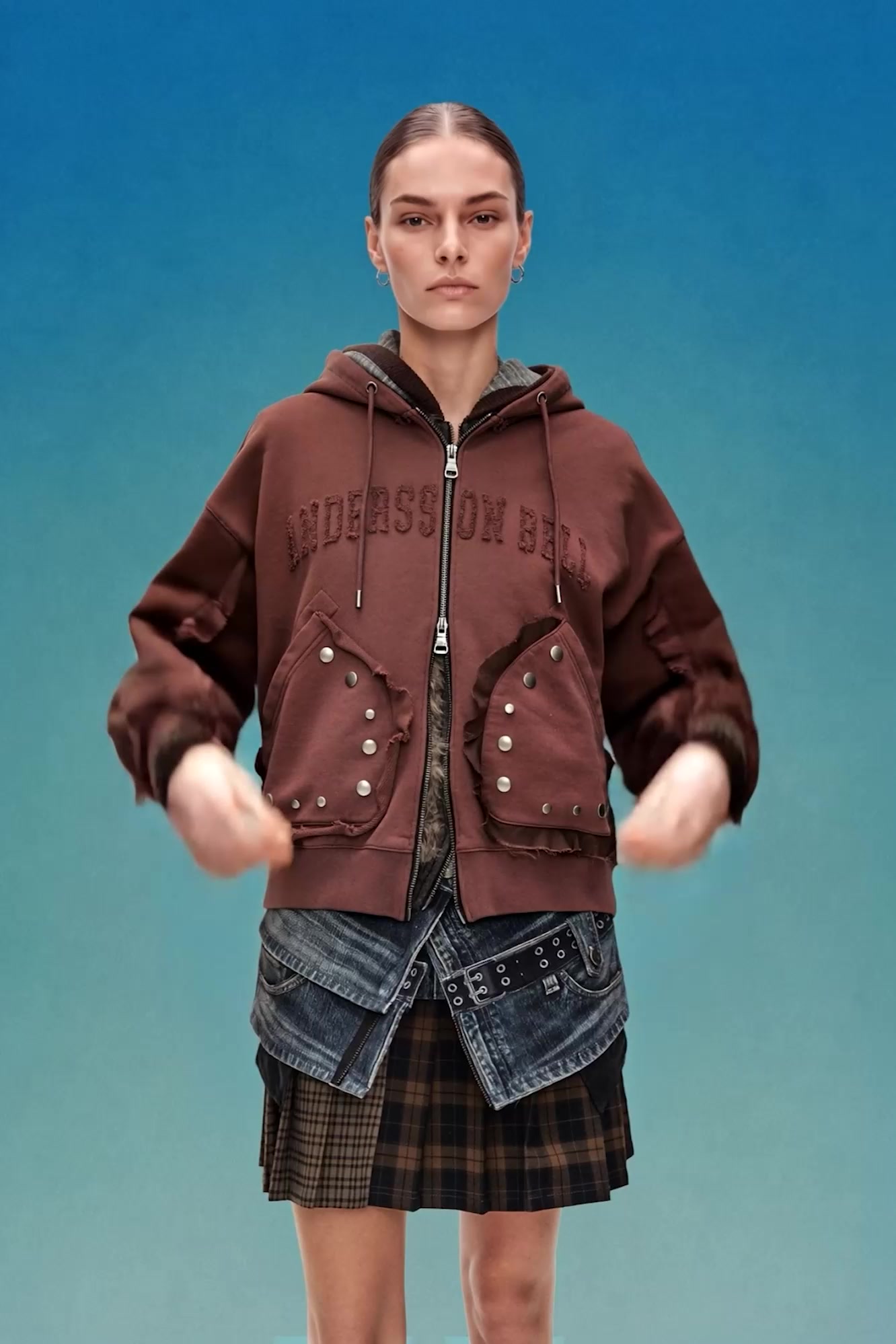 RAW-CUT STUDDED ZIP-UP HOODIE 動画