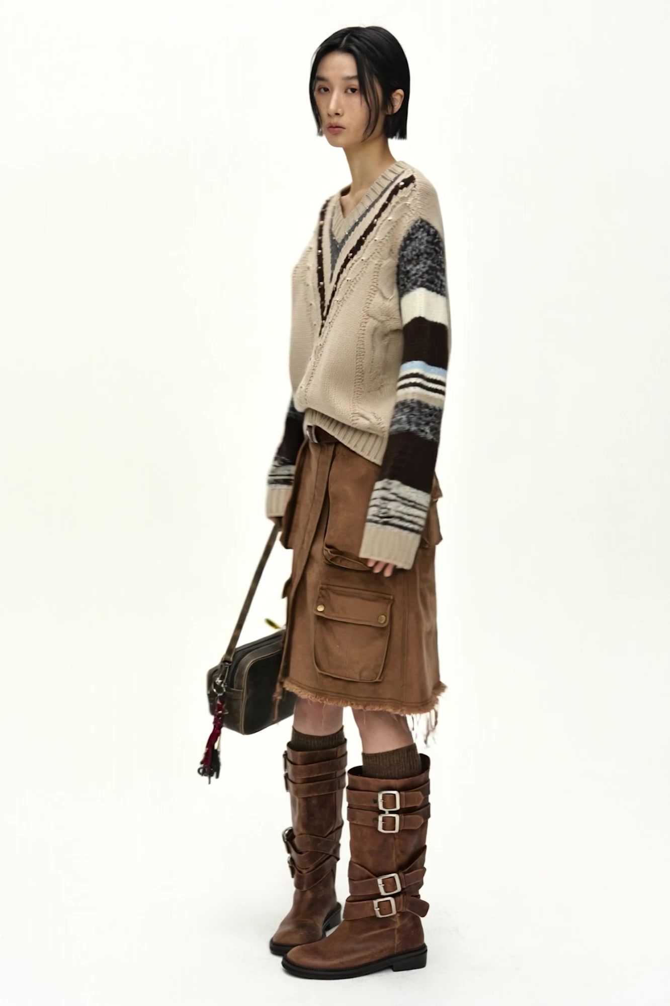 STUDDED CABLE V-NECK MULTI-STRIPE PULLOVER 動画