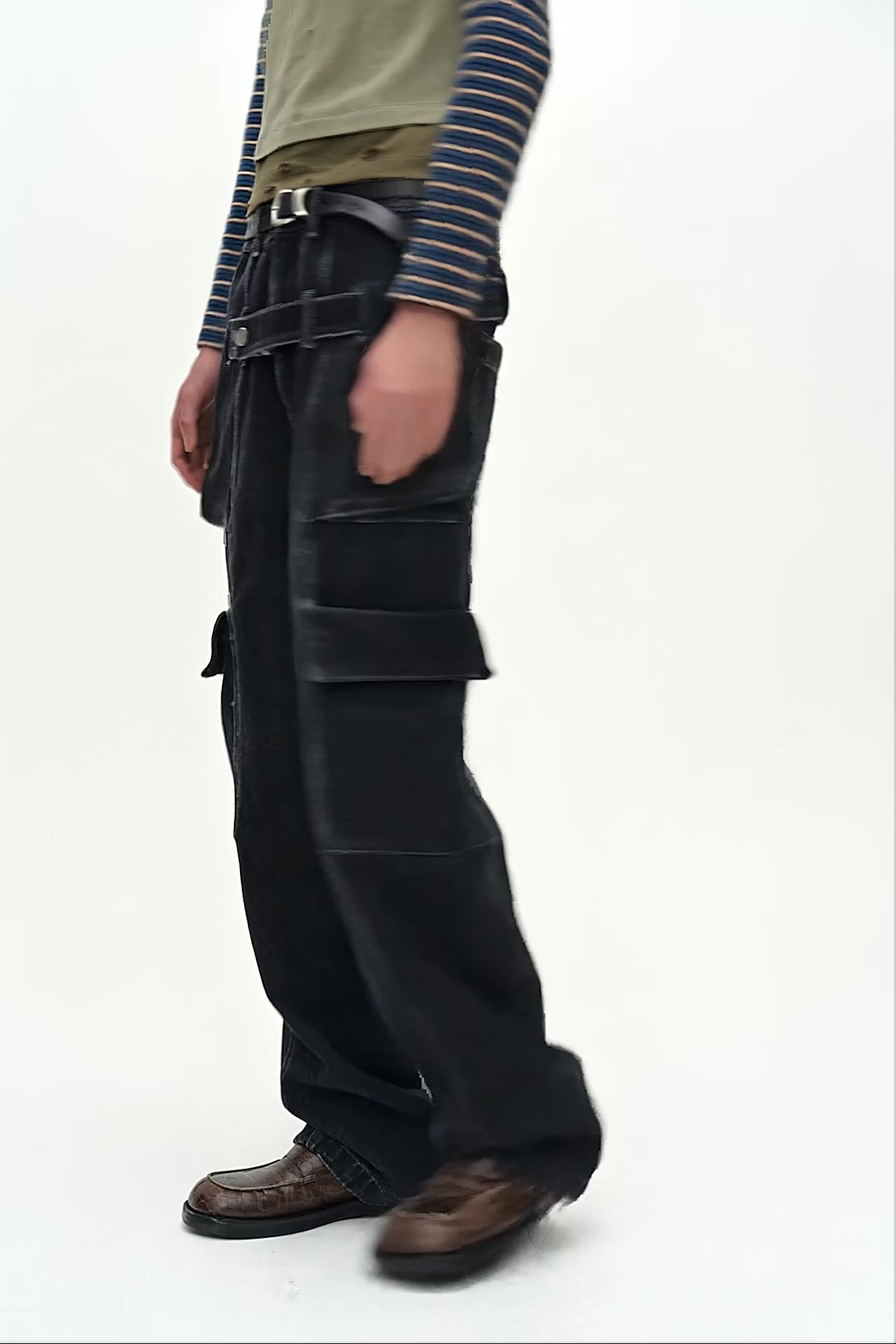 BELT LAYERED CARGO WIDE-LEG JEANS 動画